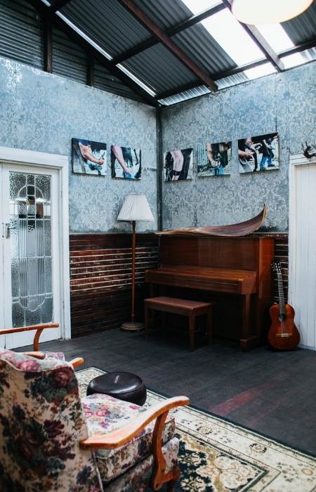 Designer wallpaper design trends for the year 2022 - Beautiful Homes Designer wallpaper design in this living area trends for the year 2022 - Beautiful Homes