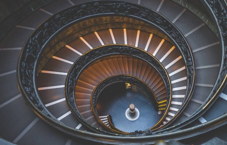 Concrete spiral staircase design with metallic railings - Beautiful Homes Concrete spiral staircase design with metallic railings - Beautiful Homes