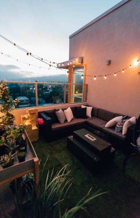 Balcony décor ideas with string lights - Beautiful Homes