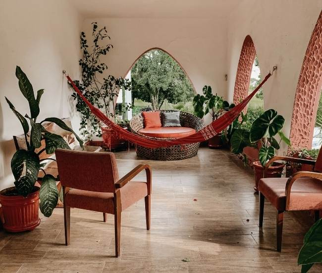 Balcony decoration with plants & hammock - Beautiful Homes