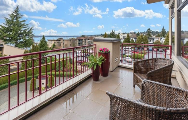 Open balcony decoration ideas with cane chairs - Beautiful Homes