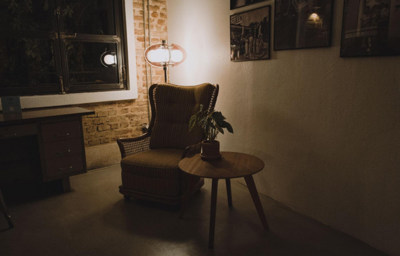 Cane reading chair design with floor lamp - Beautiful Homes