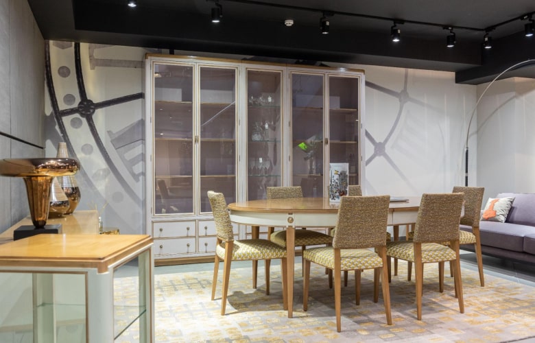 Modern glass fronted crockery cabinet design for your modern home - Beautiful Homes Modern glass fronted crockery cabinet design for your modern home - Beautiful Homes