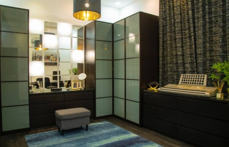 Modern wardrobe design with dressing table for Indian bedroom - Beautiful Homes