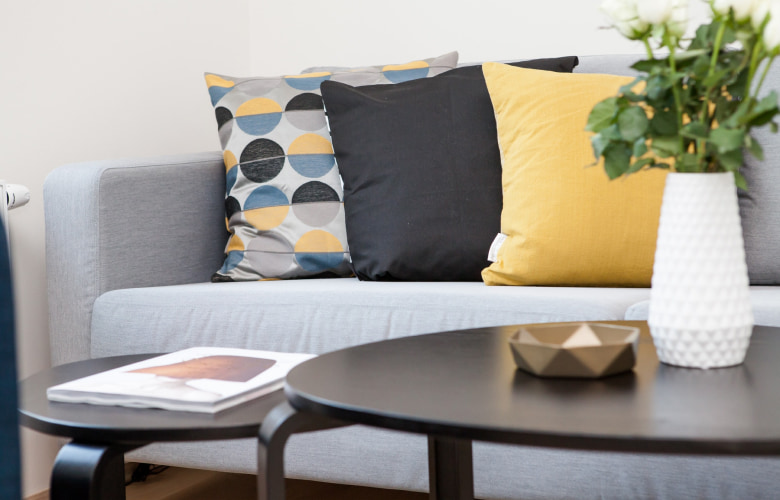 Be careful while choosing prints for your throw pillow - Beautiful Homes