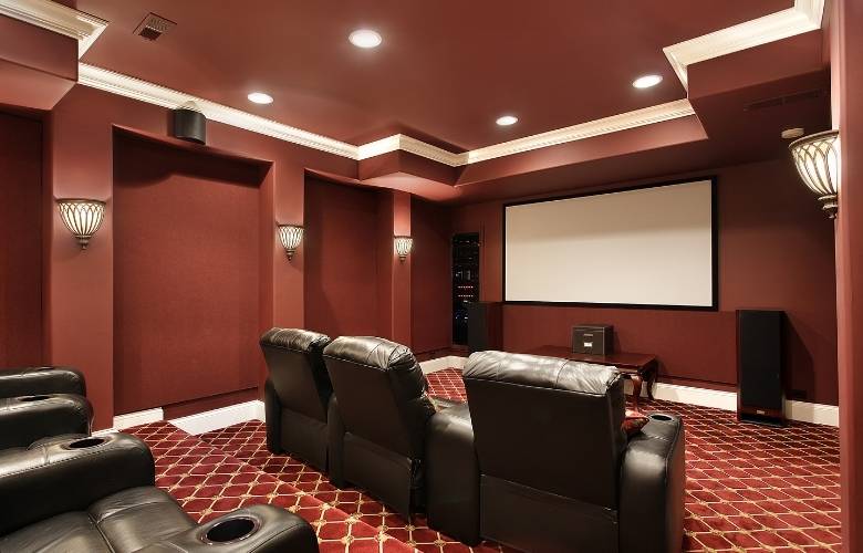 Luxury home theatre system with stadium seating - Beautiful Homes