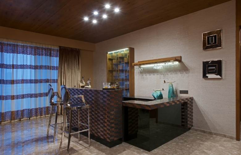 Wall paint color ideas for home bar - Beautiful Homes