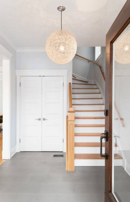 Hanging light to brighten up your foyer design - Beautiful Homes