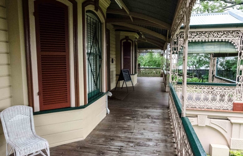 Carvings & mouldings in an Indian traditional interior design - Beautiful Homes