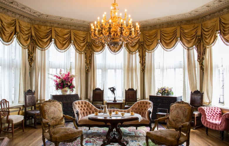 Traditional home furniture for a traditional home interior design - Beautiful Homes