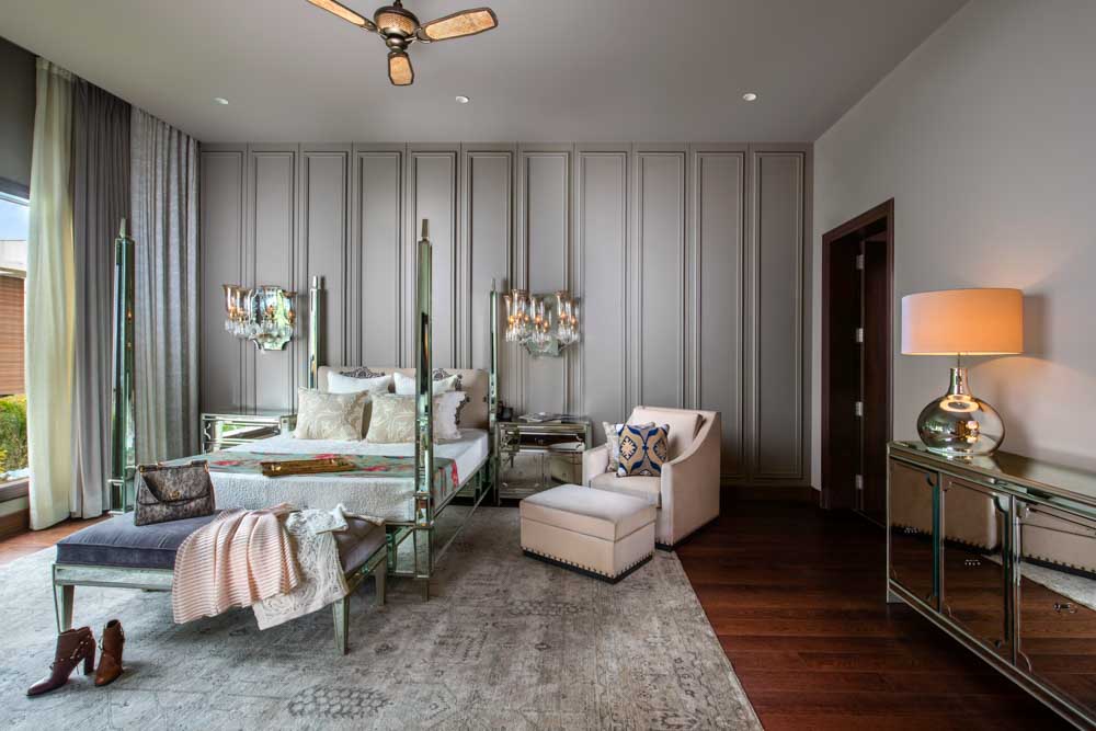 Interior wall design ideas with molding - Beautiful Homes