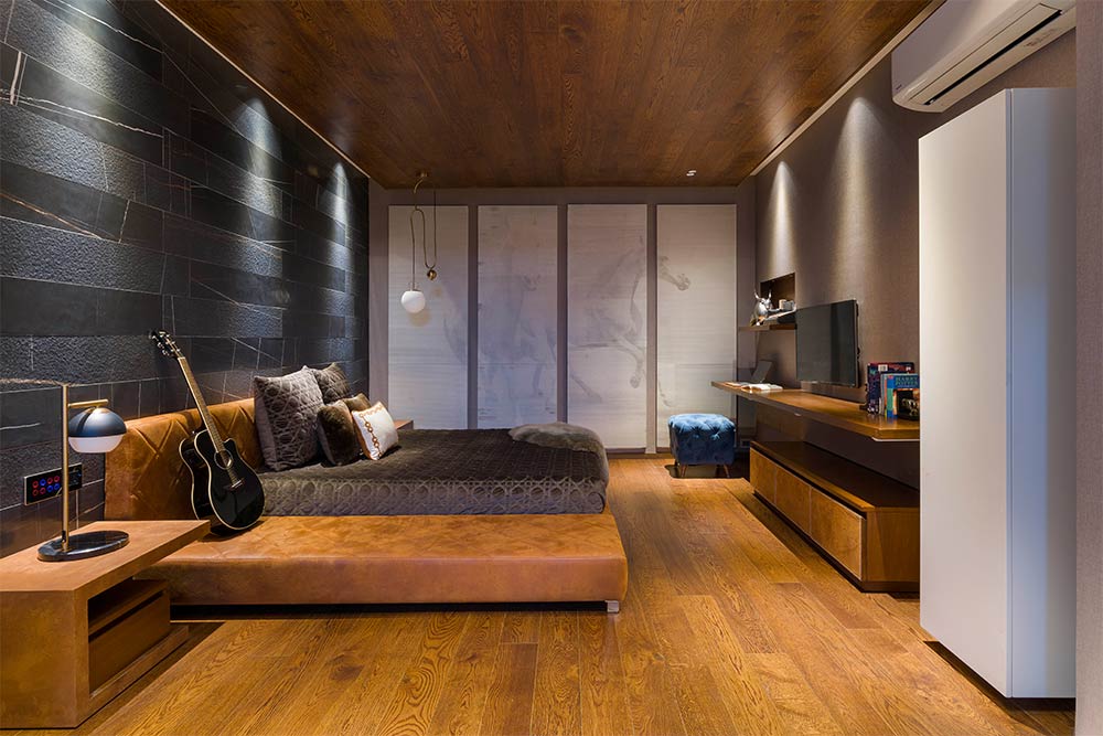 Bedroom interiors with wooden ceiling design - Beautiful Homes