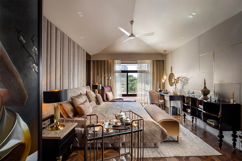 Vaulted ceiling design in a master bedroom - Beautiful Homes