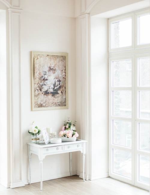 White console unit with indoor plants & décor items - Beautiful Homes