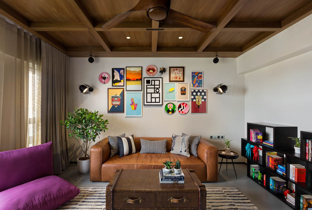 Room with concealed recessed lights for creating ambient mood - Beautiful Homes