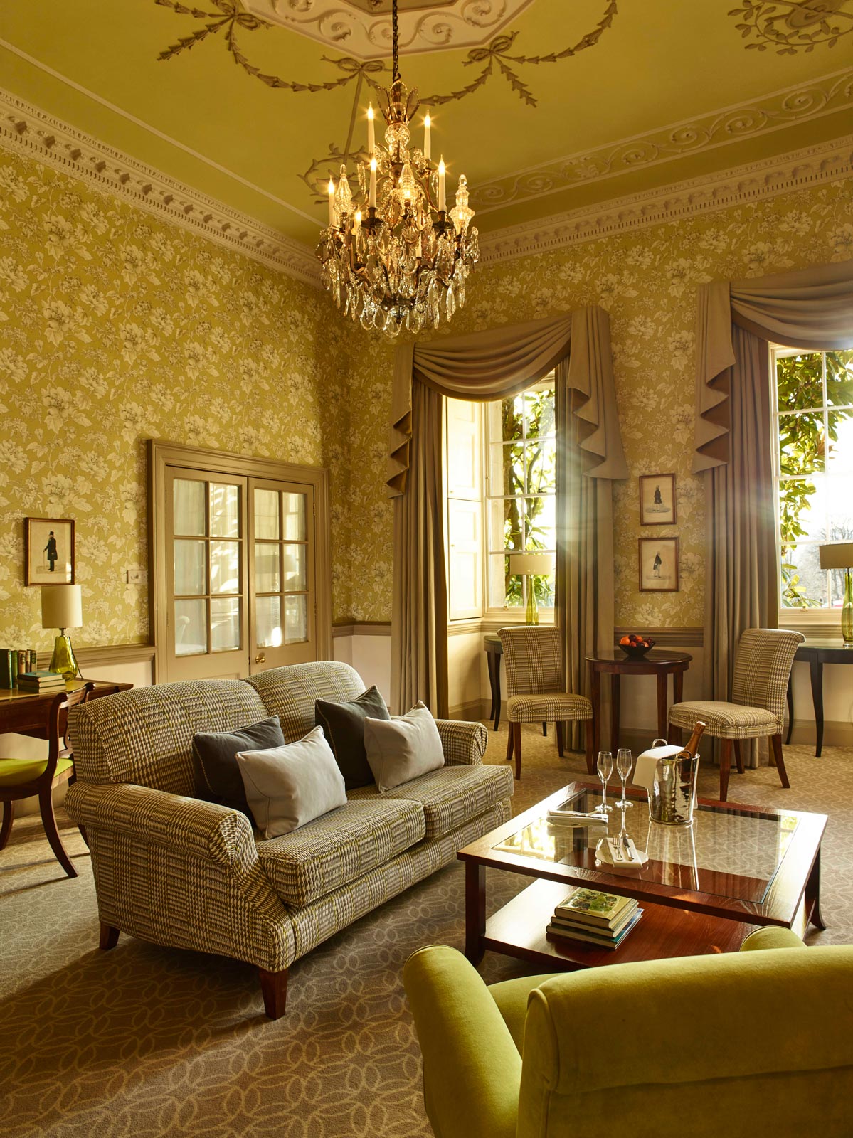 Curtain Design With Scallops For Large Living Room - Beautiful Homes