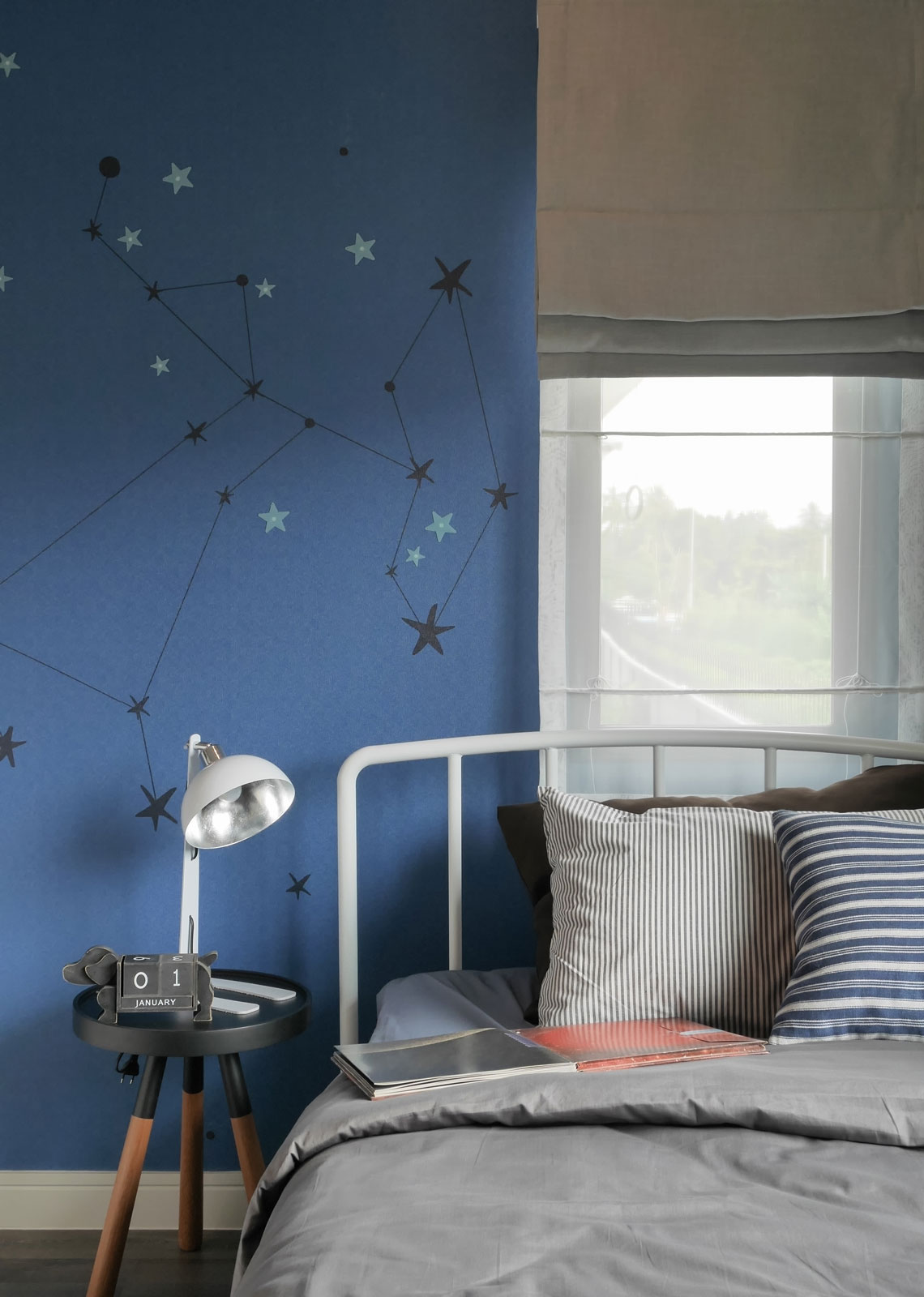 Roman blinds to dress up the windows - Beautiful Homes