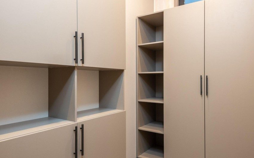 Maximize storage in your wardrobe for your modern bedroom - Beautiful Homes
