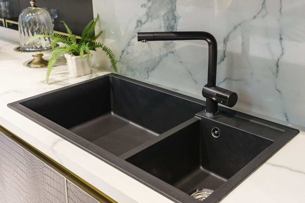 Double basin kitchen sink ideas with each section having a drainage outlet - Beautiful Homes