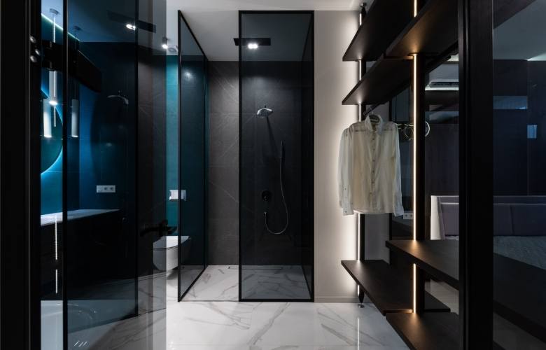 All black closet with innovative organizing ideas for your bedroom - Beautiful Homes All black closet with innovative organizing ideas for your bedroom - Beautiful Homes