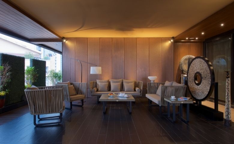 Living room with laminate floor design & wall panels - Beautiful Homes