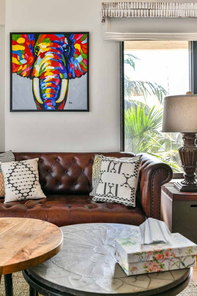 Living room design with natural light & modern interior décor - Beautiful Homes