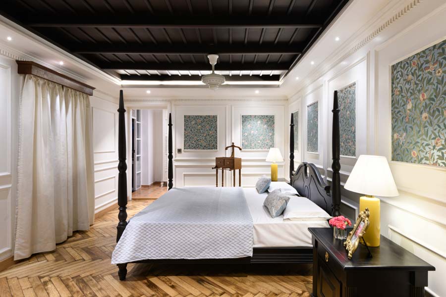 White Bedroom Interior Design Ideas With Ornate Teak Beds - Beautiful Homes