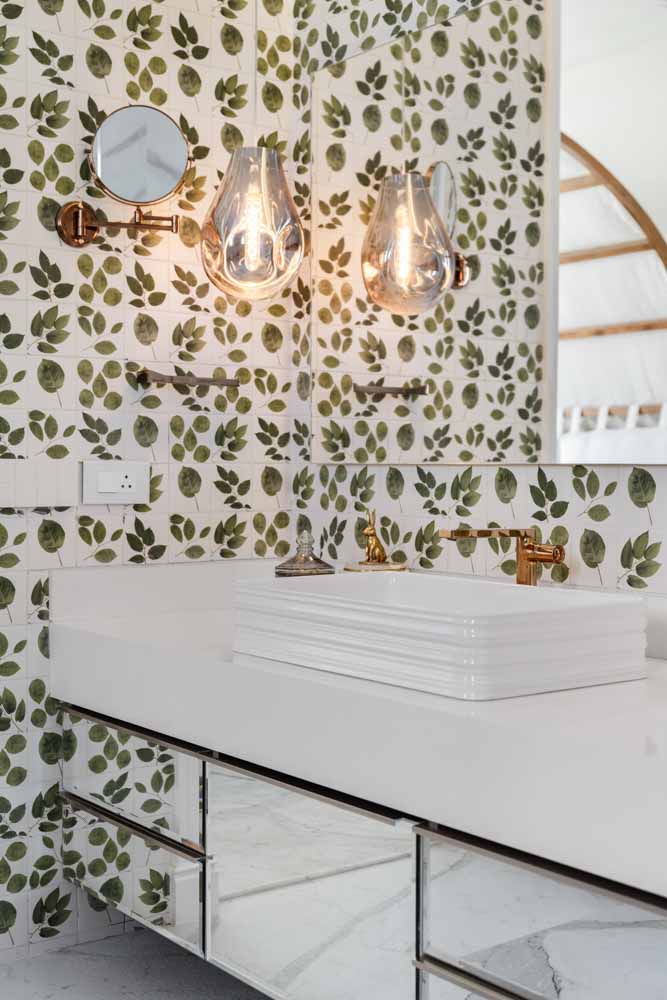 Small bathroom interior design is the perfect place to install a mirror for place to look bigger - Beautiful Homes