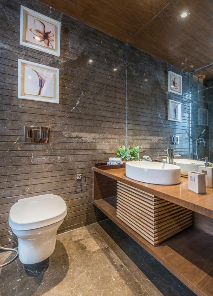 Small washroom design with wall-to-wall mirror, art wall and wooden furnishings