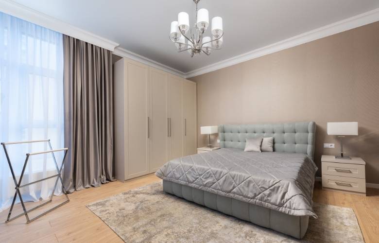 Luxury bedroom design with a chandelier - Beautiful Homes