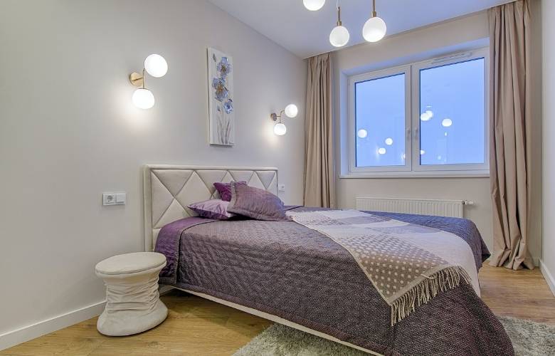 White luxury bedroom with twin lamps - Beautiful Homes