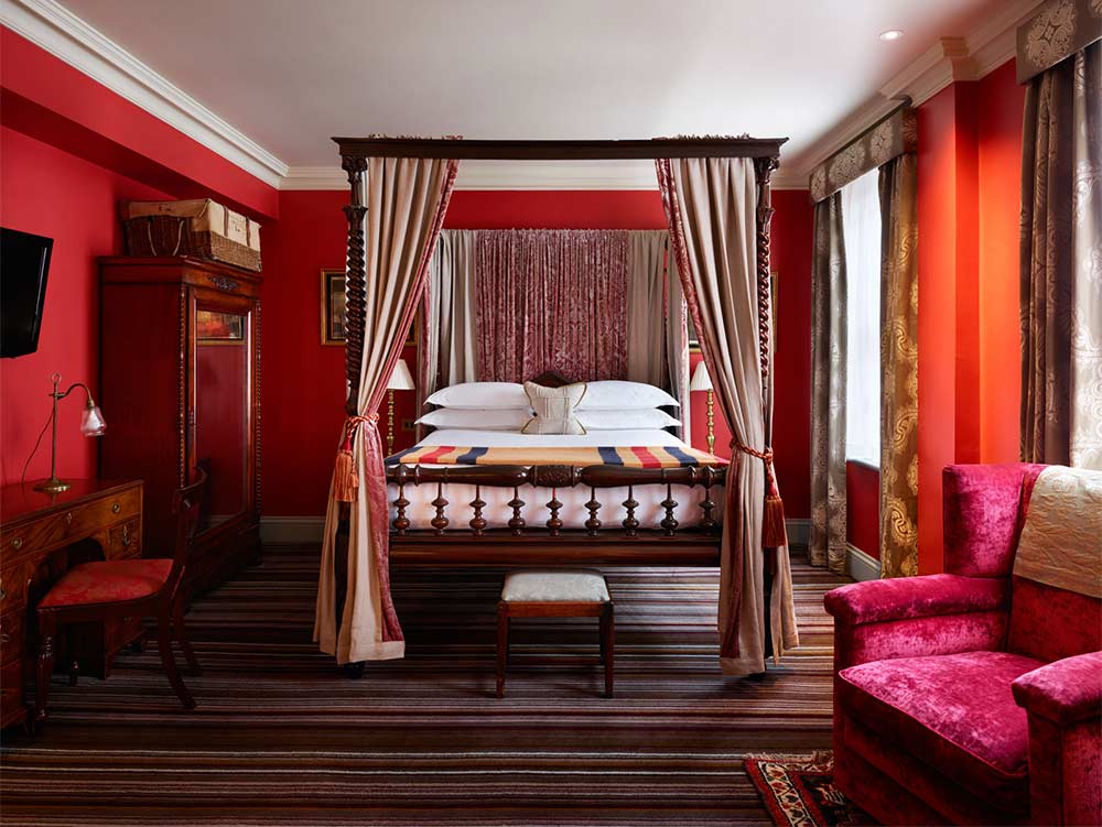 Four-poster bedroom interior design ideas - Beautiful Homes