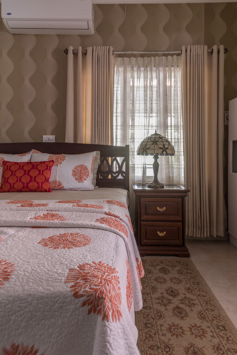 Bedside Table Ideas for a Small Bedroom With Night Lamp - Beautiful Homes