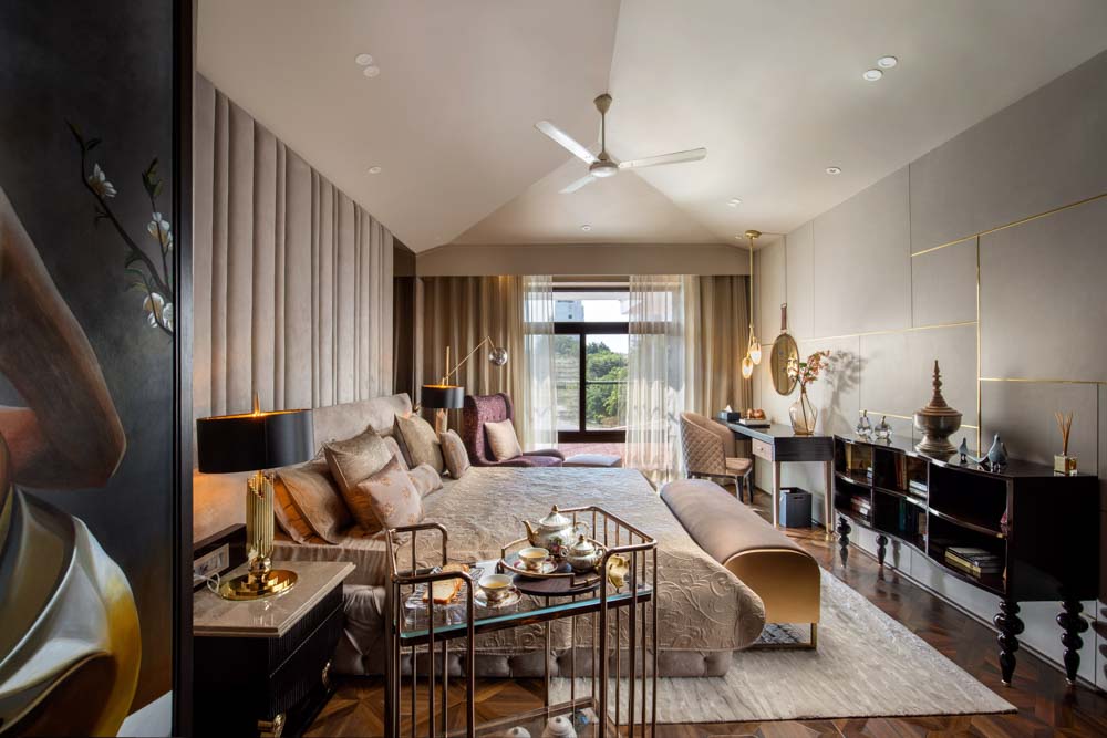 Modern arch shaped vaulted bedroom ceiling design paired with bedroom décor - Beautiful Homes