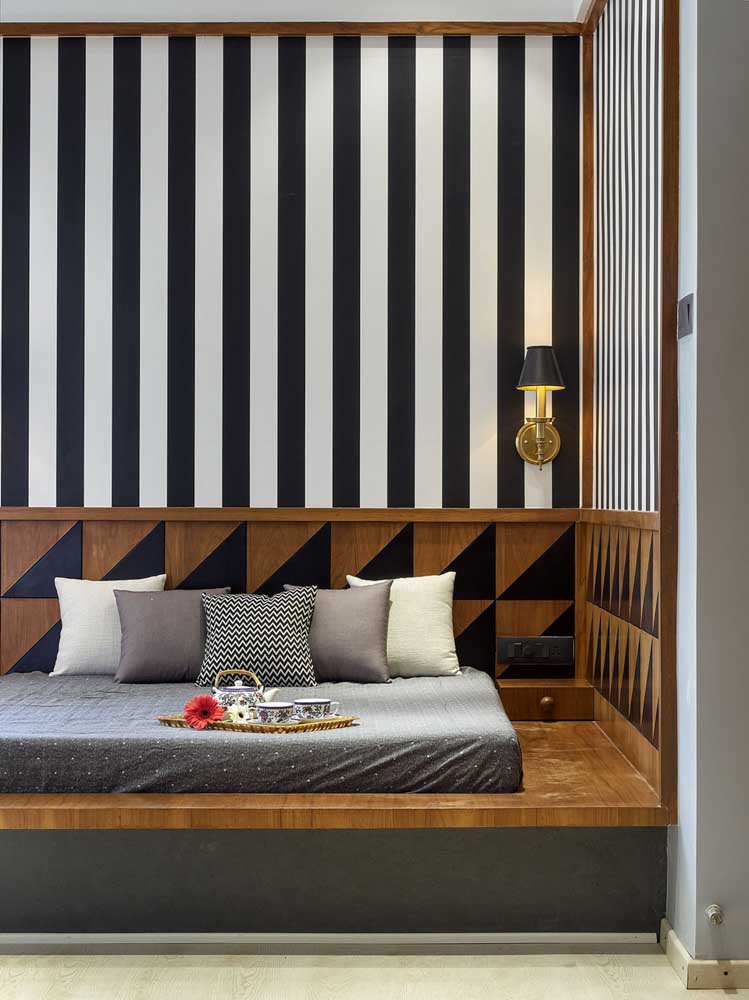 Monochrome striped wall paint design for bedroom wall with matching bedroom décor - Beautiful Homes