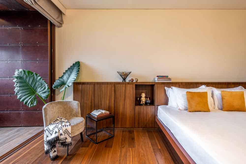 Wooden interiors bedroom wall colour ideas - Beautiful Homes