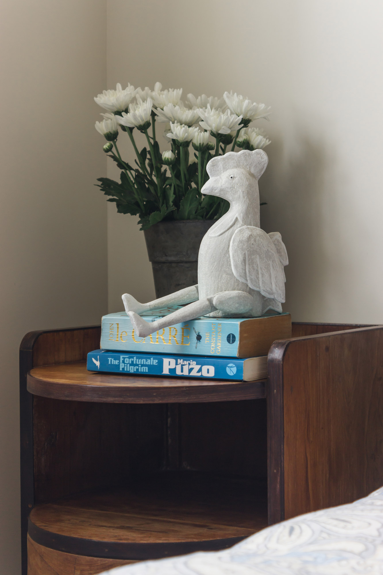 Bedside Table Designs Ideas With Storage For Personal Objects - Beautiful Homes