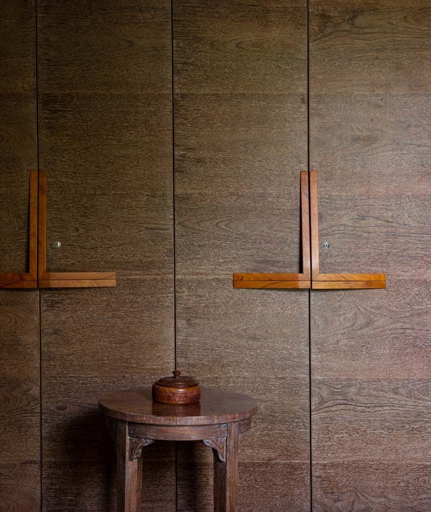 Bedroom Wardrobe Design Ideas With Unconventional Bracket-Style Handles – Beautiful Homes