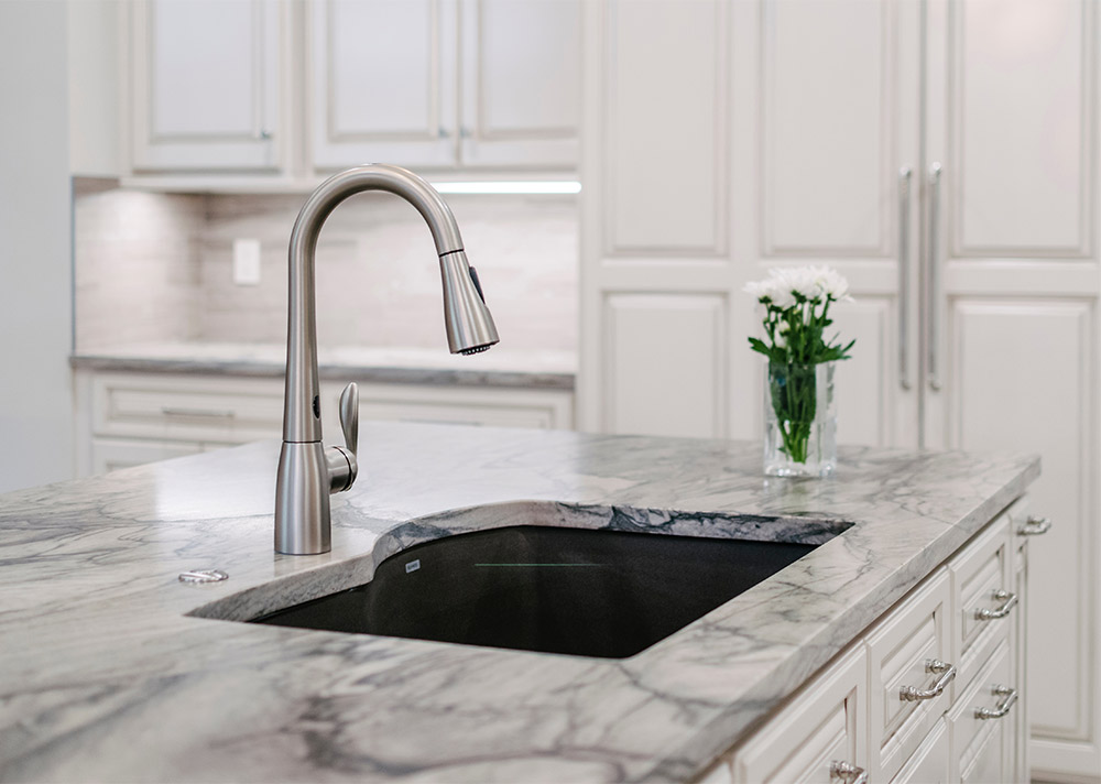 Kitchen platform marble design with black sink - Beautiful Homes