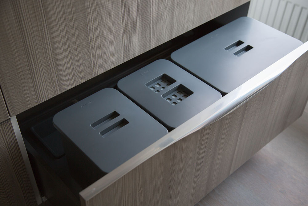 Big kitchen drawer with baskets for storing kitchen appliances - Beautiful Homes Big kitchen drawer with baskets for storing kitchen appliances - Beautiful Homes