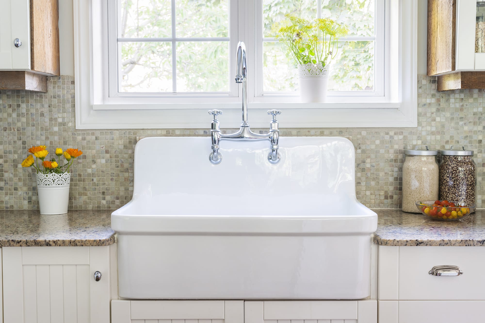 An Interesting Backsplash Wash Basin Design Is Always a Good Investment in Kitchen Interiors - Beautiful Homes