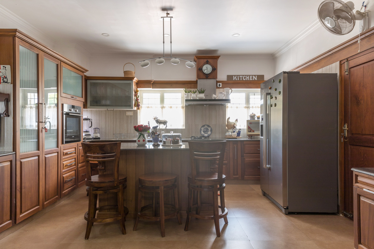 Centrally Placed Kitchen Island Design Ideas - Beautiful Homes