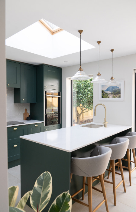 Spruce up your modern kitchen by adding green colour to its design - Beautiful Homes