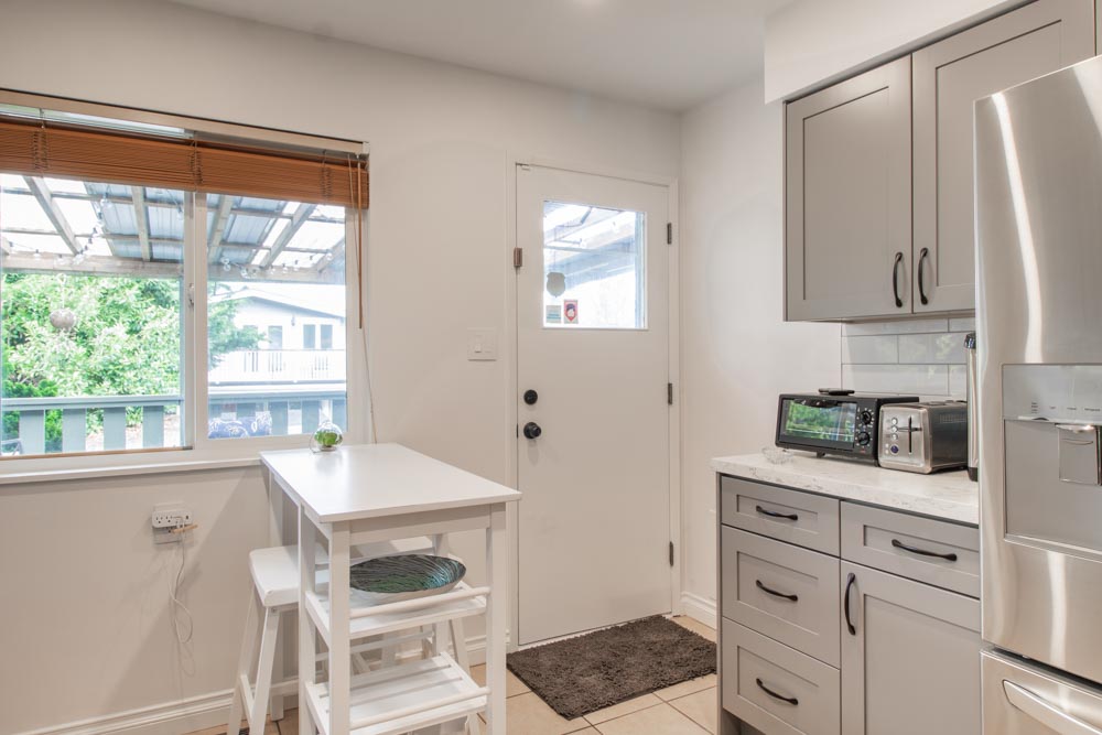 Create your breakfast nook in your modular kitchen interior near the window wall - Beautiful Homes