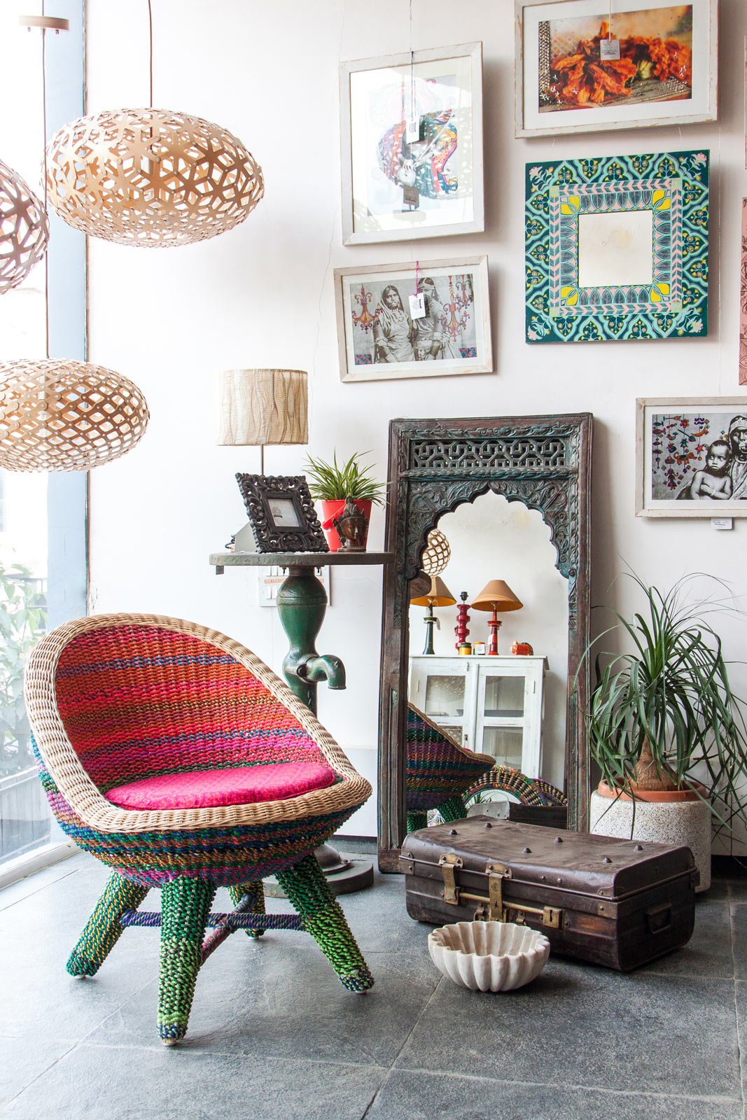 Living Room Décor Ideas for Small Space With Ornate Mirror - Beautiful Homes