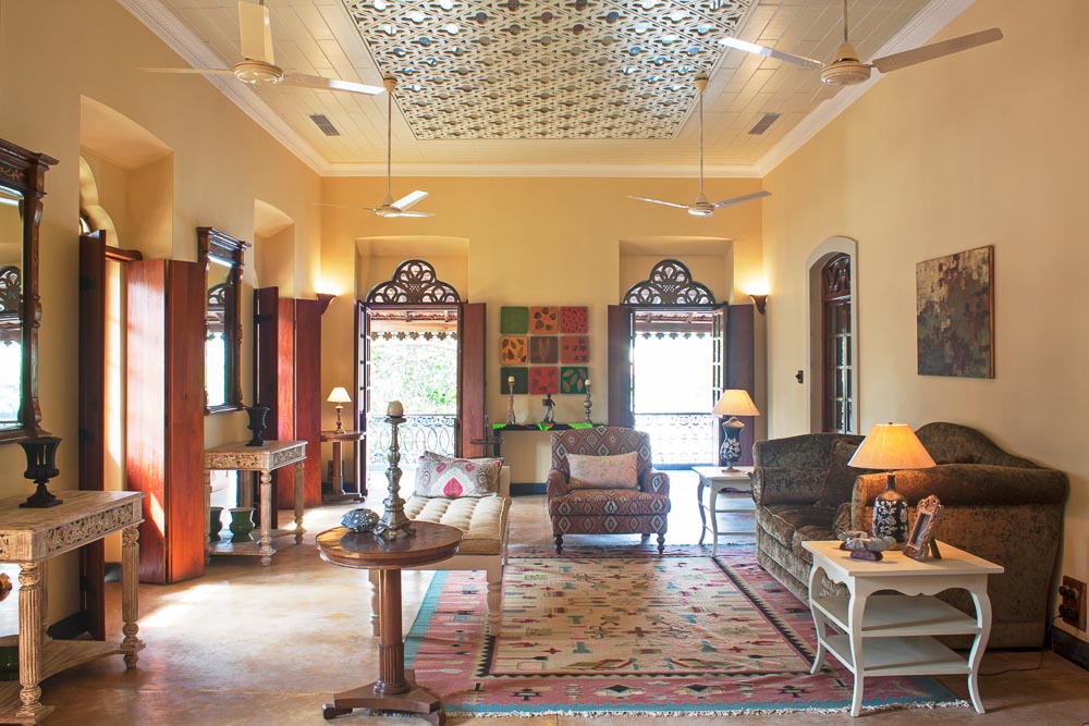 False Ceiling Design in Mirror Jaali for Traditional Home Décor - Beautiful Homes
