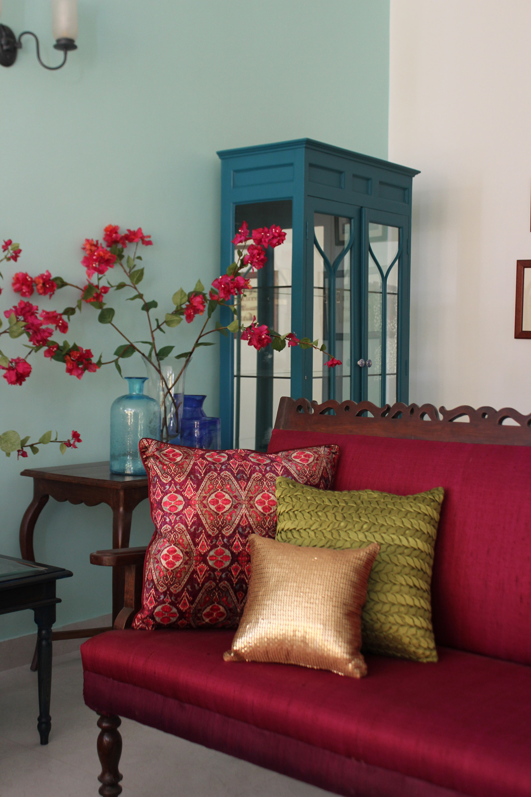 Upholstery is an easy and not so expensive way for living room decor - Beautiful Homes