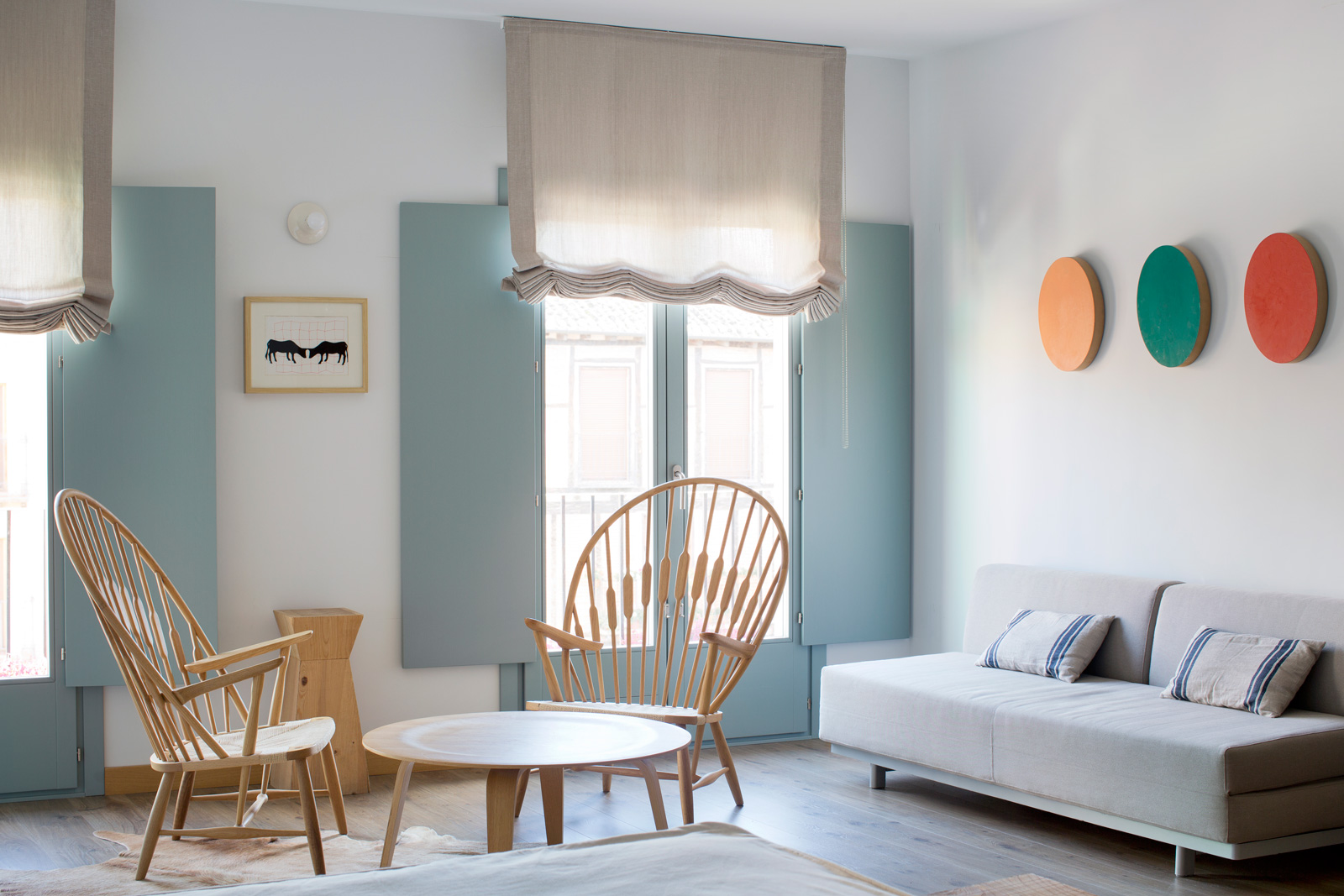 Light wood furniture for living room décor - Beautiful Homes