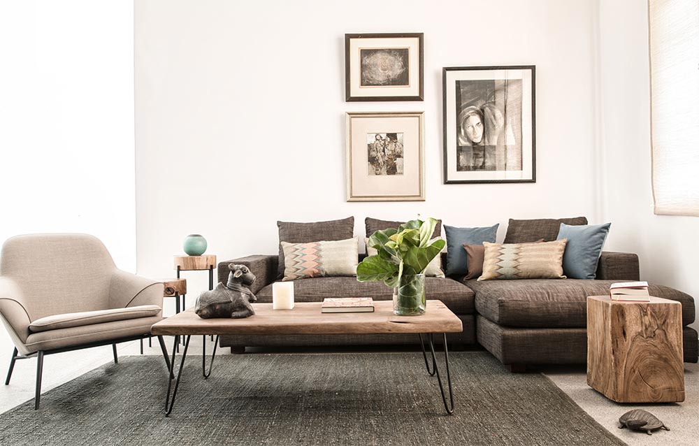 Photo frames for wall décor in your living room interiors - Beautiful Homes Photo frames for wall décor in your living room interiors - Beautiful Homes