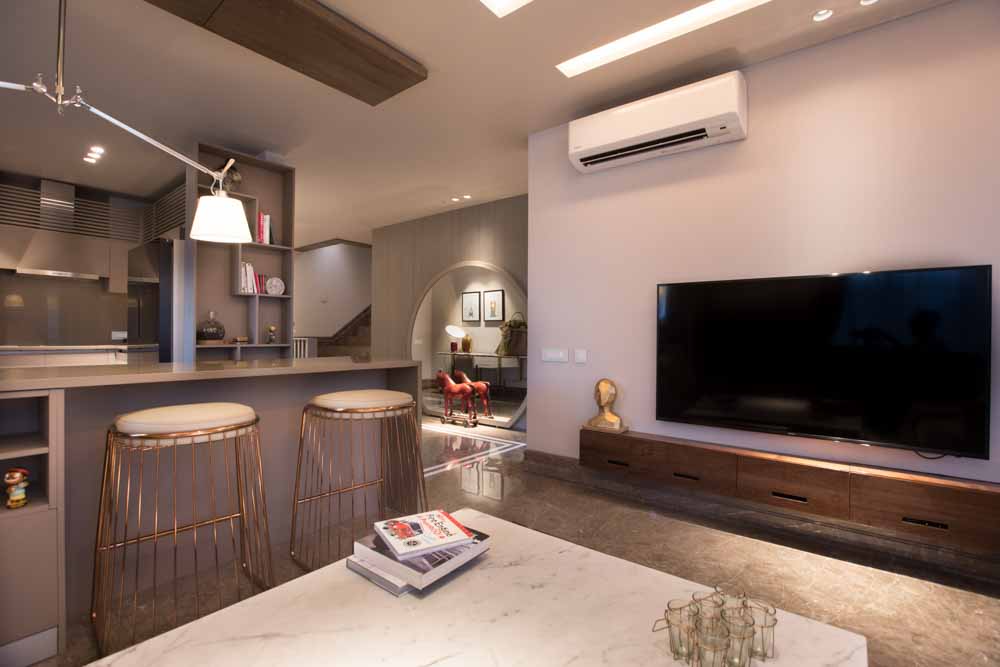 Long console for media storage in the spacious room design - Beautiful Homes